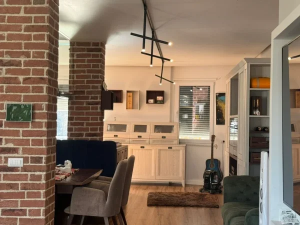 Tirane, shitet apartament 2+1 , 220 m² 440.000 € (Liqeni)