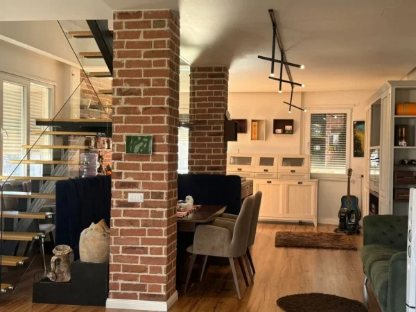 Tirane, shitet apartament 2+1 , 220 m² 440.000 € (Liqeni)