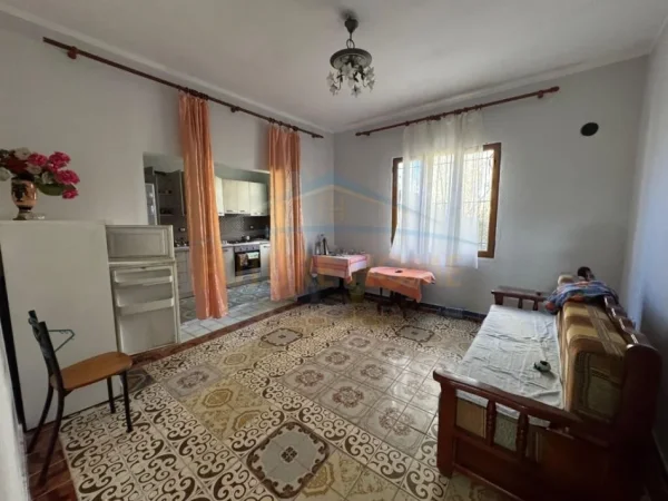 Durres, shitet shtepi 3+1 Kati 2, 143 m² (SPITALL)