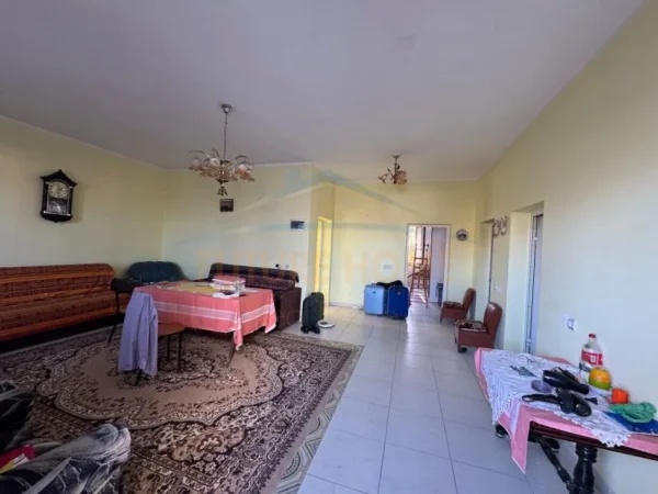 Durres, shitet shtepi 3+1 Kati 2, 143 m² (SPITALL)