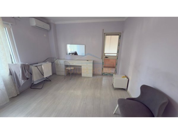 Tirane, jepet me qera apartament 2+1 Kati 2, 96 m² 900 € (Liqeni i Thate)