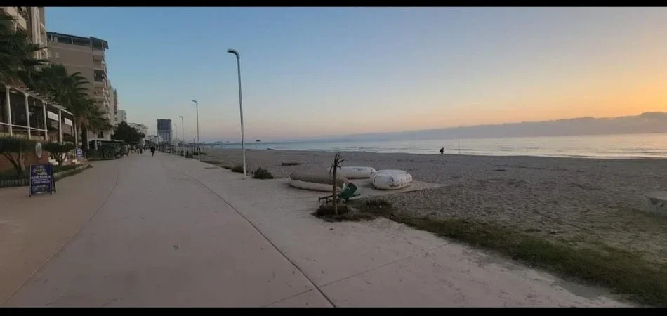 Durres, shitet dyqan Kati 1, 89 m² 395.000 € (Shkembi Kavajes)