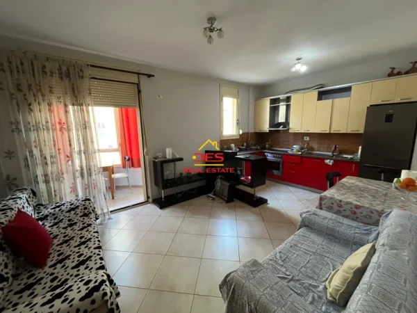 Vlore, shitet apartament 1+1+Ballkon Kati 5, 72 m² 195.000 € (Rruga Murat Tërbaçi)