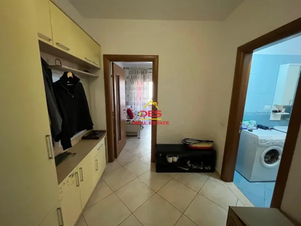 Vlore, shitet apartament 1+1+Ballkon Kati 5, 72 m² 195.000 € (Rruga Murat Tërbaçi)