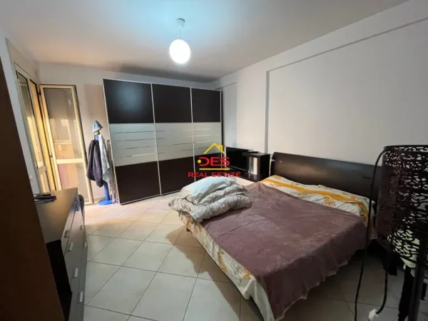 Vlore, shitet apartament 1+1+Ballkon Kati 5, 72 m² 195.000 € (Rruga Murat Tërbaçi)