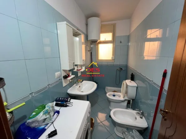 Vlore, shitet apartament 1+1+Ballkon Kati 5, 72 m² 195.000 € (Rruga Murat Tërbaçi)