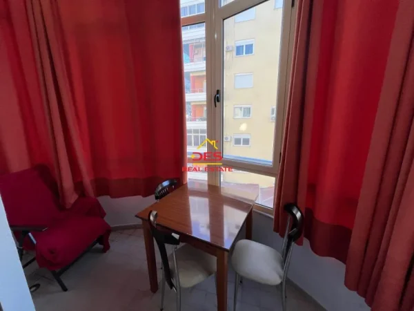 Vlore, shitet apartament 1+1+Ballkon Kati 5, 72 m² 195.000 € (Rruga Murat Tërbaçi)