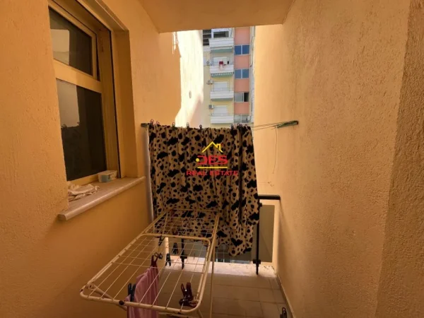 Vlore, shitet apartament 1+1+Ballkon Kati 5, 72 m² 195.000 € (Rruga Murat Tërbaçi)