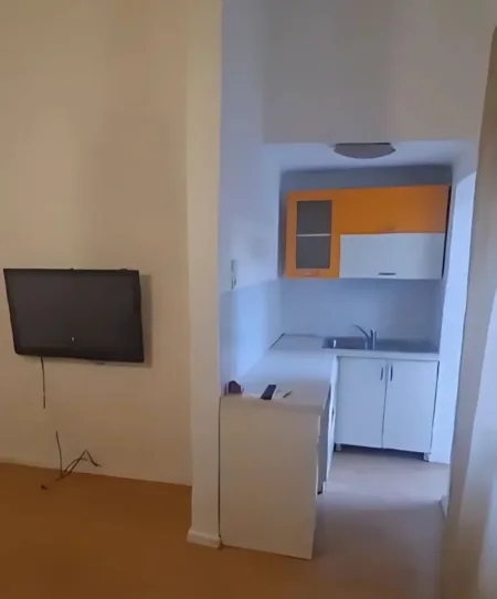 Tirane, jepet me qera zyre Kati 3, 80 m² 550 € (Sheshi Wilson)