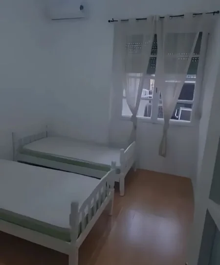 Tirane, jepet me qera zyre Kati 3, 80 m² 550 € (Sheshi Wilson)