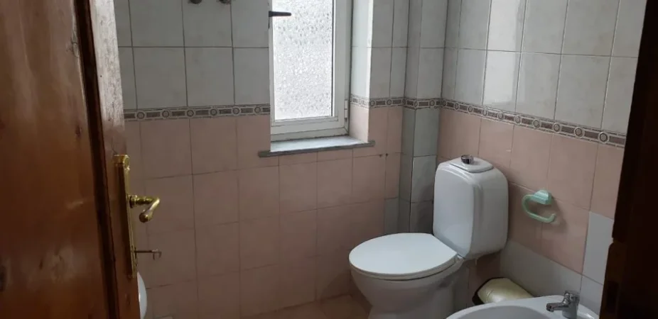 Tirane, jepet me qera apartament 2+1 Kati 3, 86 m² 400 € (Ali Dem,prane shkolles Kushtrimi i Lirise)