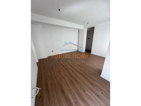 Tirane, shitet apartament 1+1+Ballkon Kati 5, 64 m² 97.000 € (Ali Demi)