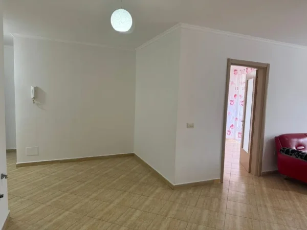 Tirane, shitet apartament 1+1 Kati 2, 79 m² 92.000 € (FRESKU)