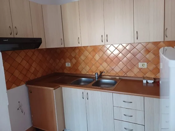 Tirane, jepet me qera apartament 1+1+Ballkon Kati 7, 30.000 € (70)