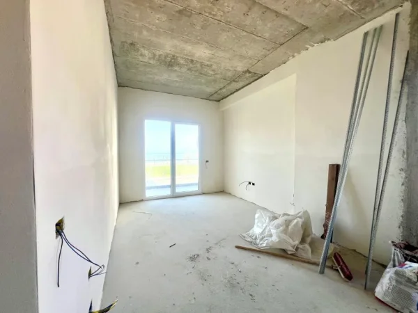 Vlore, shitet apartament 1+1+Ballkon Kati 3, 67 m² (Lungomare)