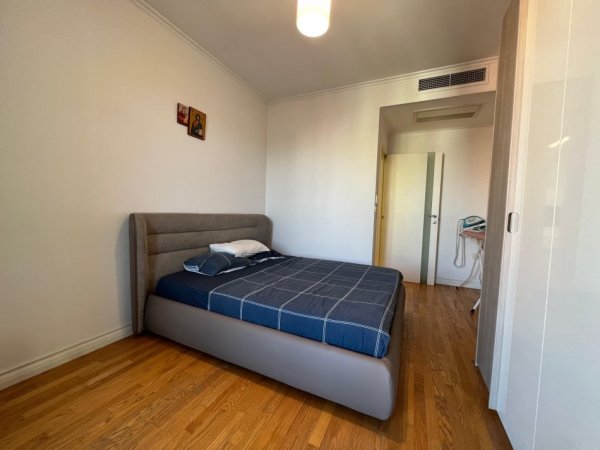 Tirane, jepet me qera apartament 2+1+Ballkon Kati 7, 123 m² 1.500 € (Bllok)