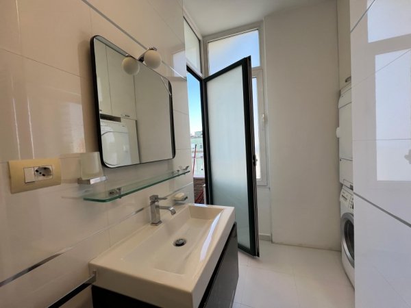 Tirane, jepet me qera apartament 2+1+Ballkon Kati 7, 123 m² 1.500 € (Bllok)