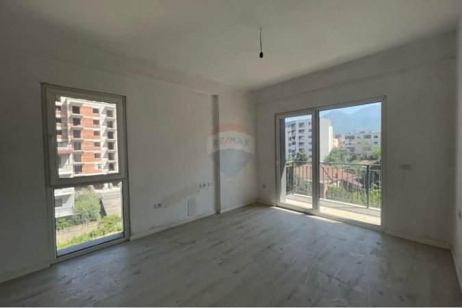 shitet , 104 m² 159.000 € (Apartament 2+1+2 Ngjitur me Emerald Center!)