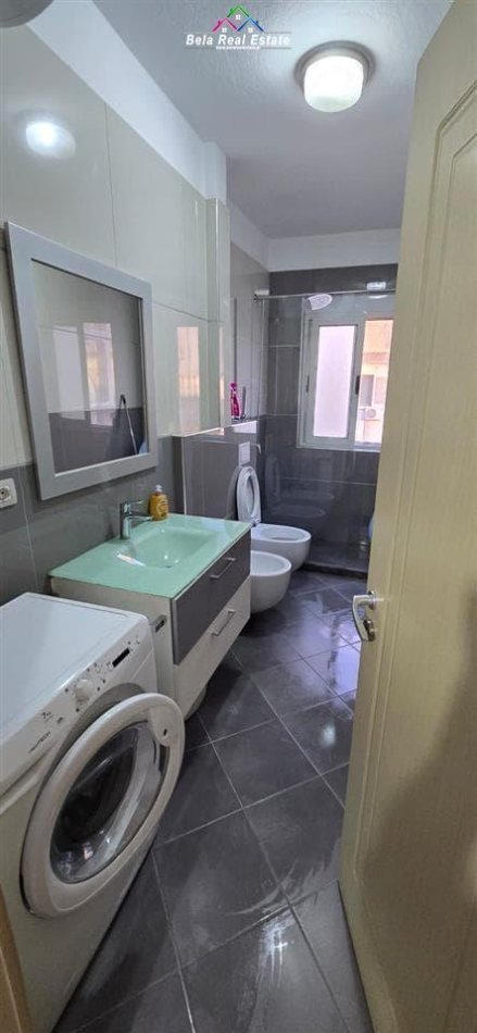 Tirane, jepet me qera apartament 1+1+Ballkon , 65 m² 600 € (rruga e durresit)