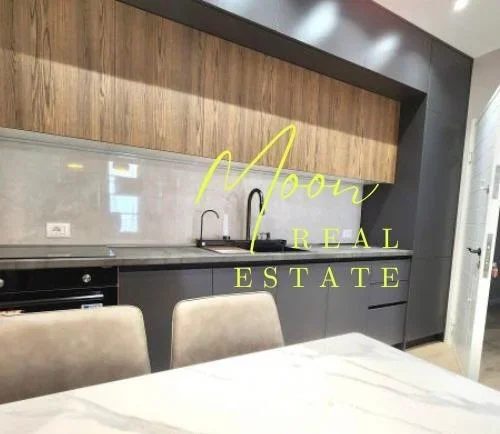 Tirane, shes apartament 1+1 Kati 8, 90 m² 