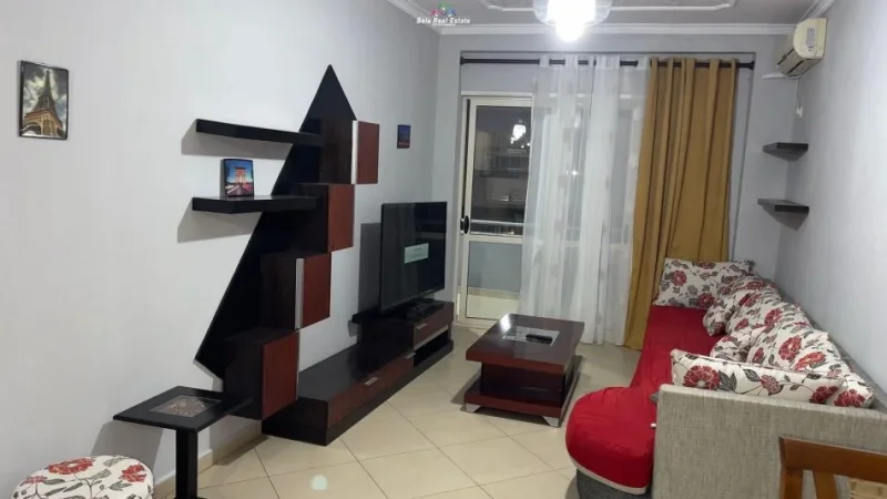 Tirane, jepet me qera apartament 2+1 Kati 3, 80 m² 450 € (astir)