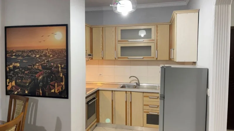 Tirane, jepet me qera apartament 2+1 Kati 3, 80 m² 450 € (astir)