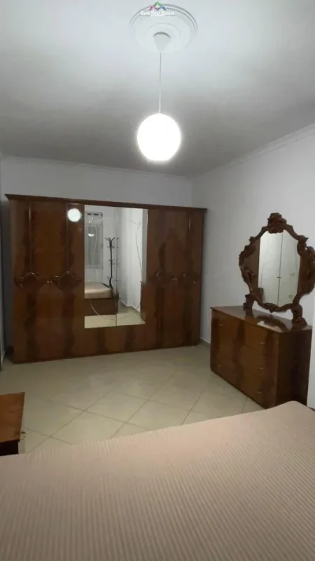 Tirane, jepet me qera apartament 2+1 Kati 3, 80 m² 450 € (astir)