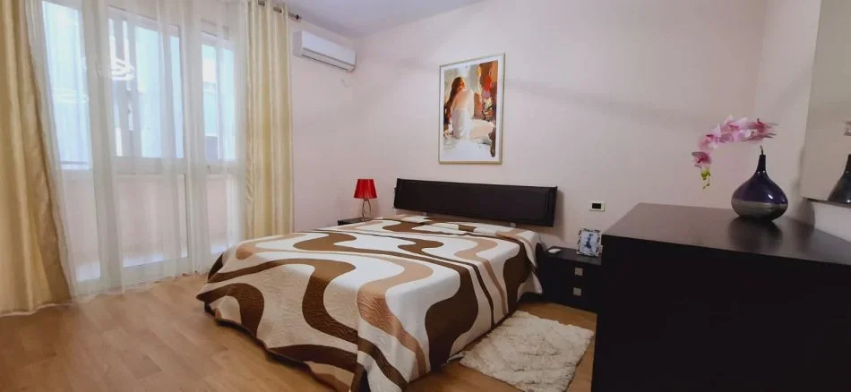 Tirane, jepet me qera apartament 1+1 Kati 3, 75 m² 600 € (Kopshti Botanik)