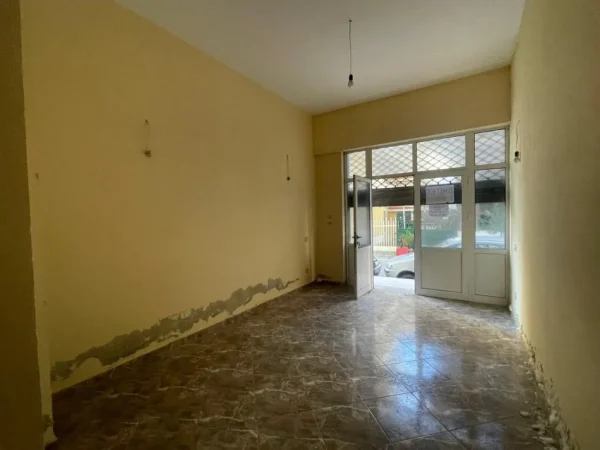 Vlore, shitet dyqan Kati 1, 35 m² 65.000 € (Lungomare)