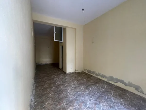 Vlore, shitet dyqan Kati 1, 35 m² 65.000 € (Lungomare)