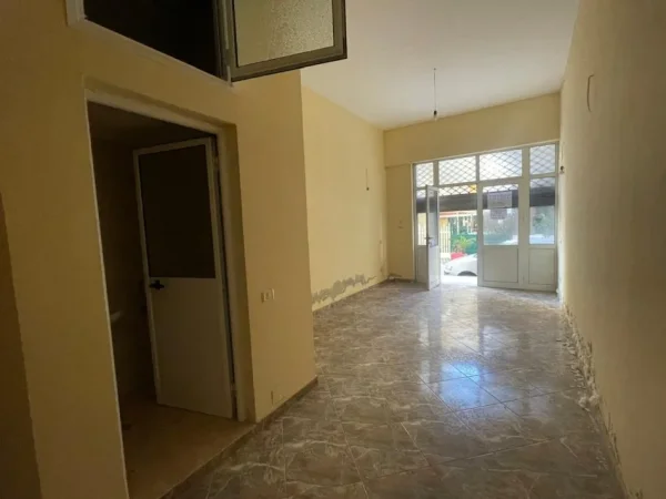 Vlore, shitet dyqan Kati 1, 35 m² 65.000 € (Lungomare)
