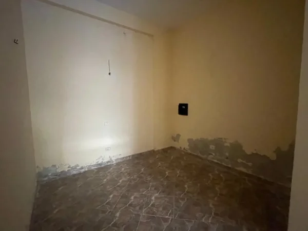 Vlore, shitet dyqan Kati 1, 35 m² 65.000 € (Lungomare)