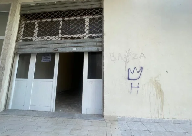 Vlore, shitet dyqan Kati 1, 35 m² 65.000 € (Lungomare)