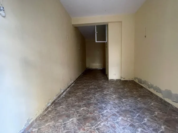Vlore, shitet dyqan Kati 1, 35 m² 65.000 € (Lungomare)