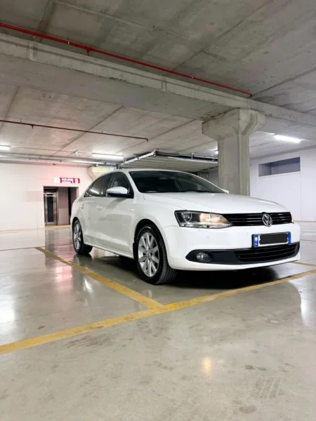 Tirane, shes makine Volkswagen Jetta Nafte, e bardhë automatik Klima 162.000 km 7.500 €