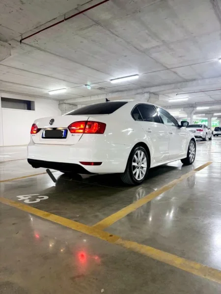 Tirane, shes makine Volkswagen Jetta Nafte, e bardhë automatik Klima 162.000 km 7.500 €