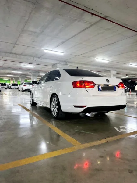 Tirane, shes makine Volkswagen Jetta Nafte, e bardhë automatik Klima 162.000 km 7.500 €
