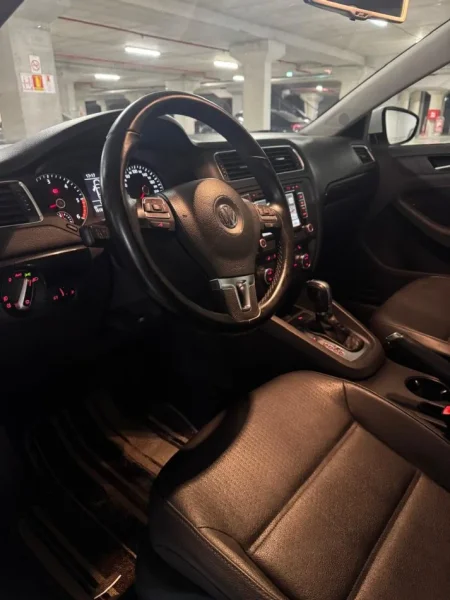 Tirane, shes makine Volkswagen Jetta Nafte, e bardhë automatik Klima 162.000 km 7.500 €