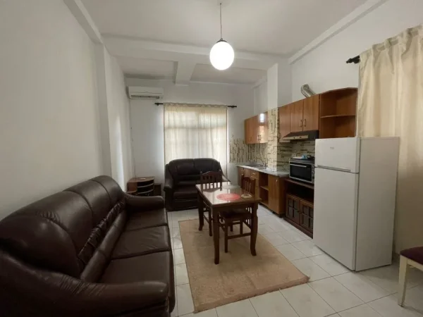 Tirane, jepet me qera apartament 1+1 Kati 1, 62 m² 500 € (QENDER)