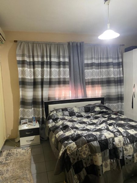 Tirane, jepet me qera apartament 3+1 Kati 2, 270 m² 450 € (FRESKU)