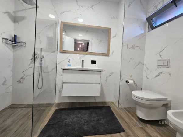 Tirane, shitet Vile 3+1+Ballkon Kati 3, 220 m² 550.000 € (Mullet)