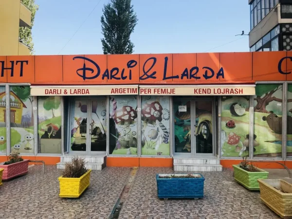 Durres, jepet me qera ambjent biznesi Kati 0, 250 m² 700 € (Plazh-Durres)