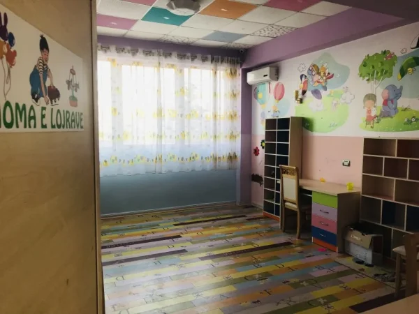 Durres, jepet me qera ambjent biznesi Kati 0, 250 m² 700 € (Plazh-Durres)