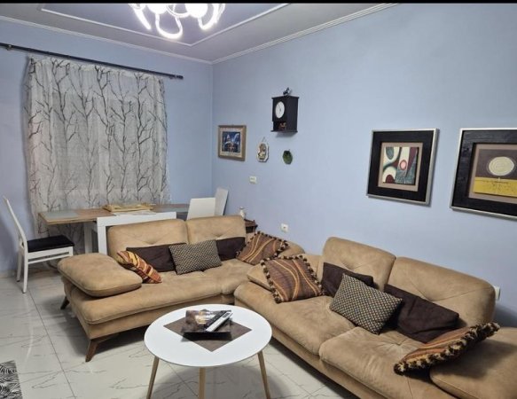 Tirane, jepet me qera apartament 1+1+Ballkon Kati 4, 70 m² 500 € (Rruga Elbasanit)
