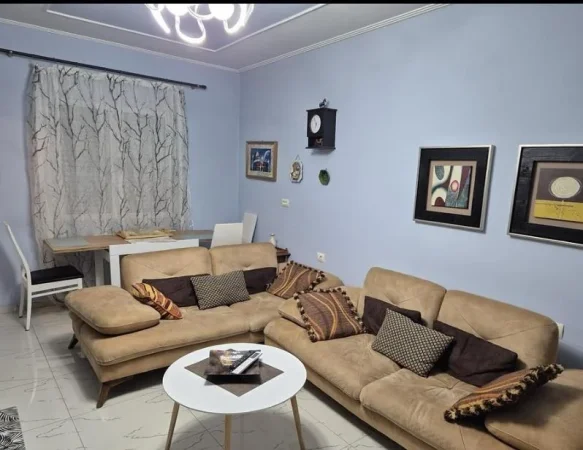Tirane, jepet me qera apartament 1+1+Ballkon Kati 4, 70 m² 500 € (Rruga Elbasanit)