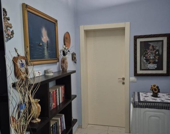 Tirane, jepet me qera apartament 1+1+Ballkon Kati 4, 70 m² 500 € (Rruga Elbasanit)