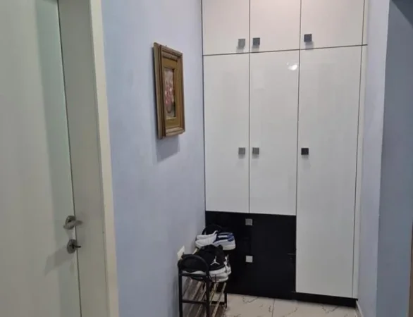 Tirane, jepet me qera apartament 1+1+Ballkon Kati 4, 70 m² 500 € (Rruga Elbasanit)