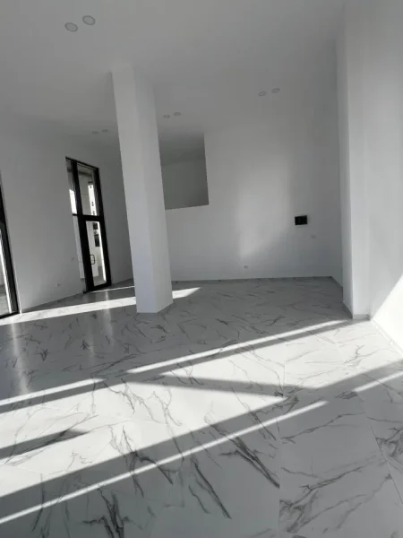 Tirane, jepet me qera Ambjent biznesi, Kati 0 pallat i ri, 82 m² 1.200 € (Rruga Frosina Plaku prane 21 Dhjetorit)