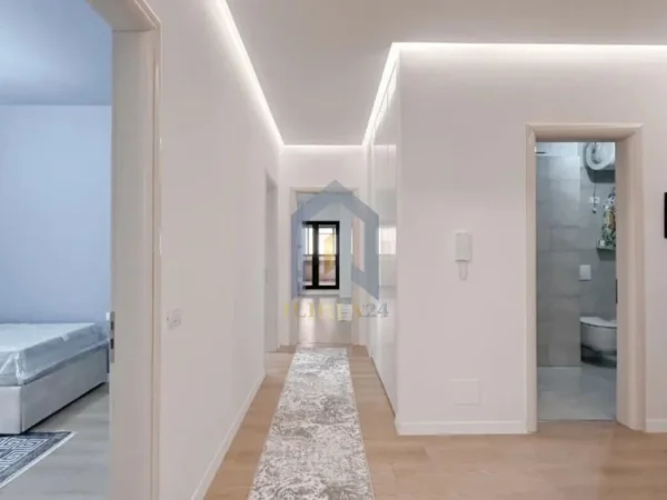 Super apartament 3+1+2 + verand me qira tek kompleksi "Grenn City" , Astir