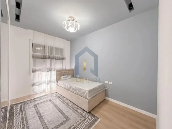 Super apartament 3+1+2 + verand me qira tek kompleksi "Grenn City" , Astir